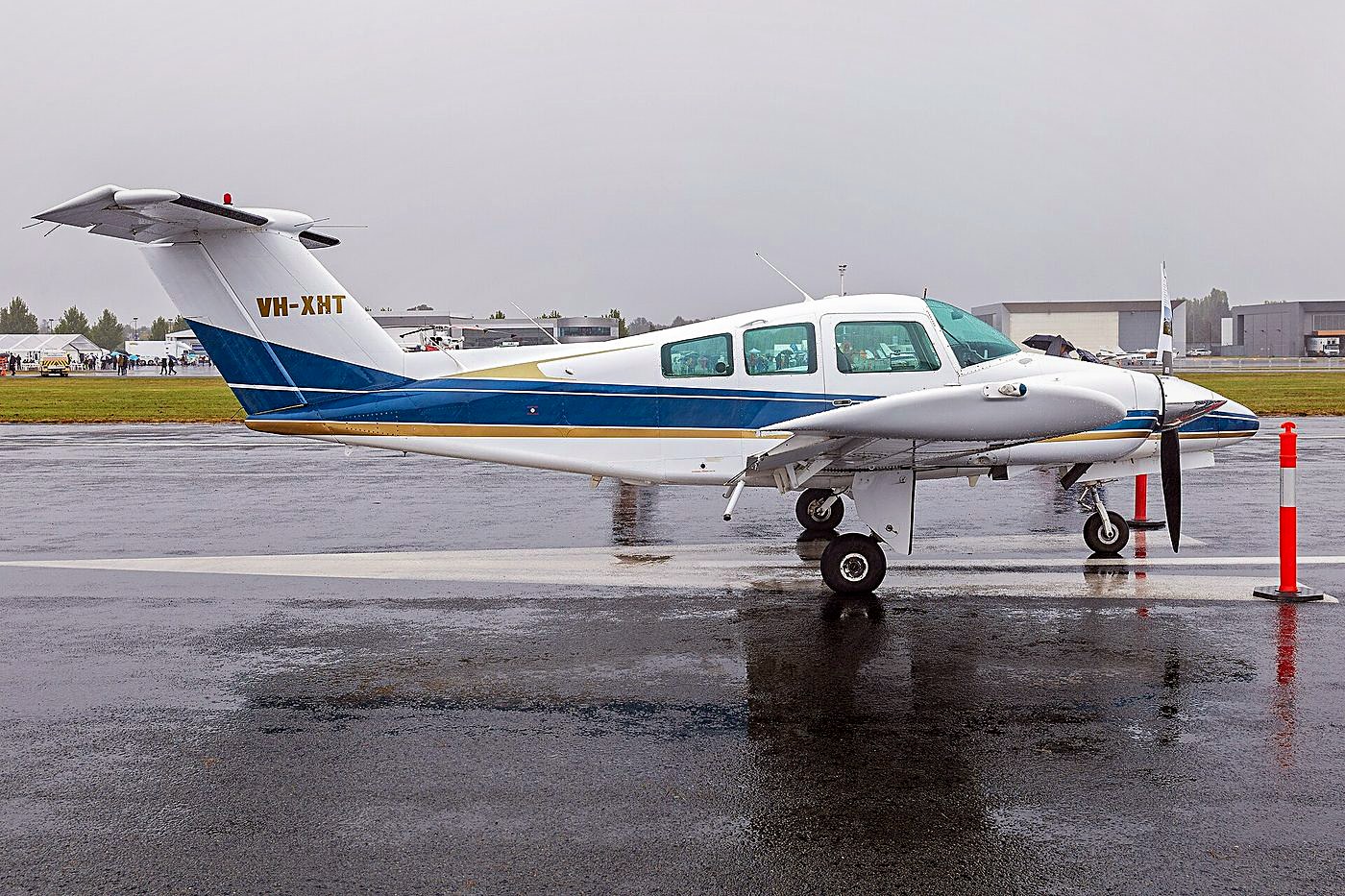 Beechcraft Duchess 76