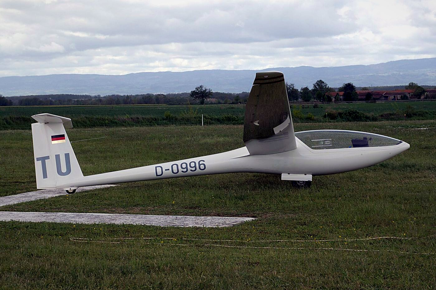 DG Flugzeugbau DG-300