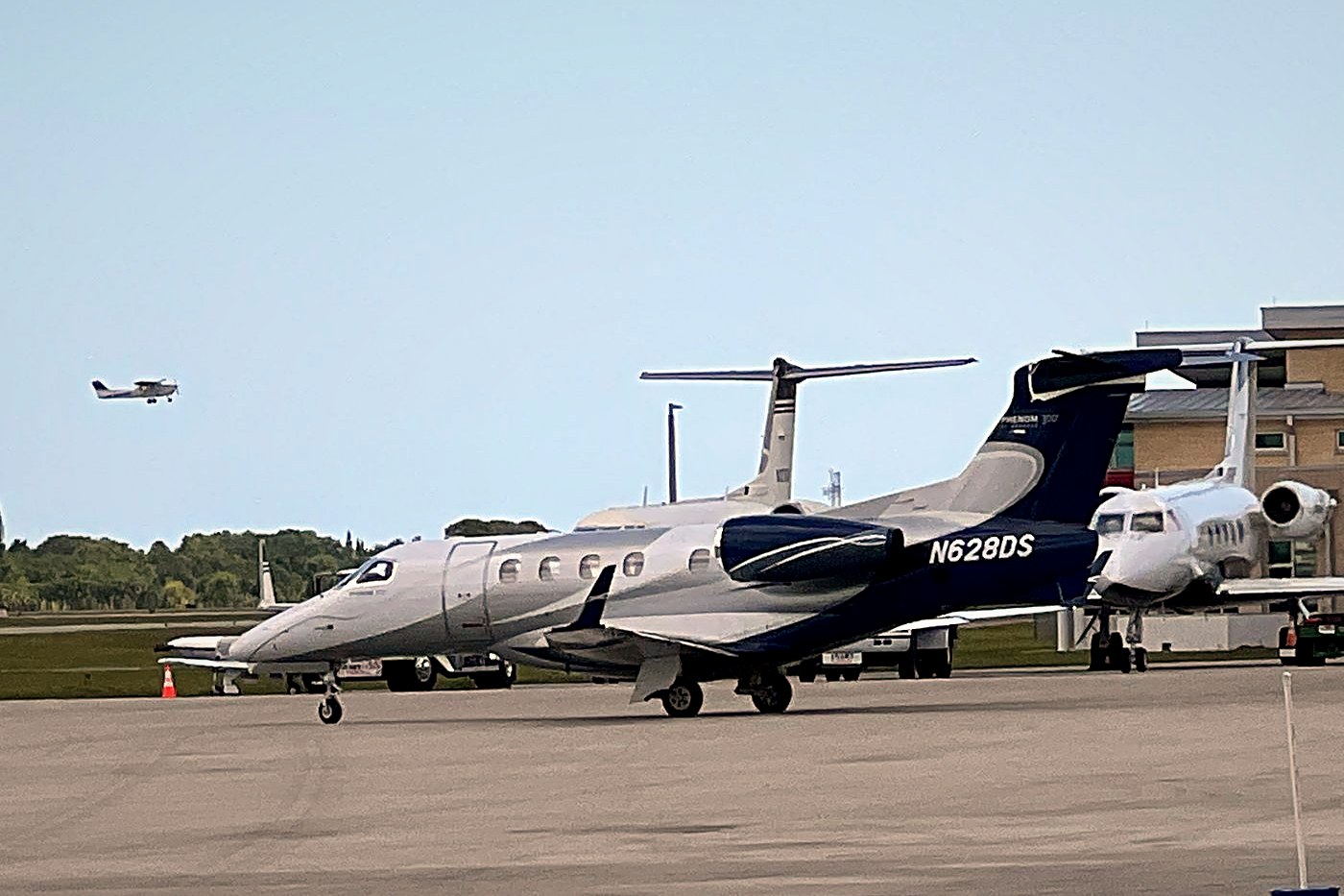 Embraer Phenom 300