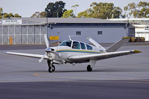 Bonanza V35 (V-tail)