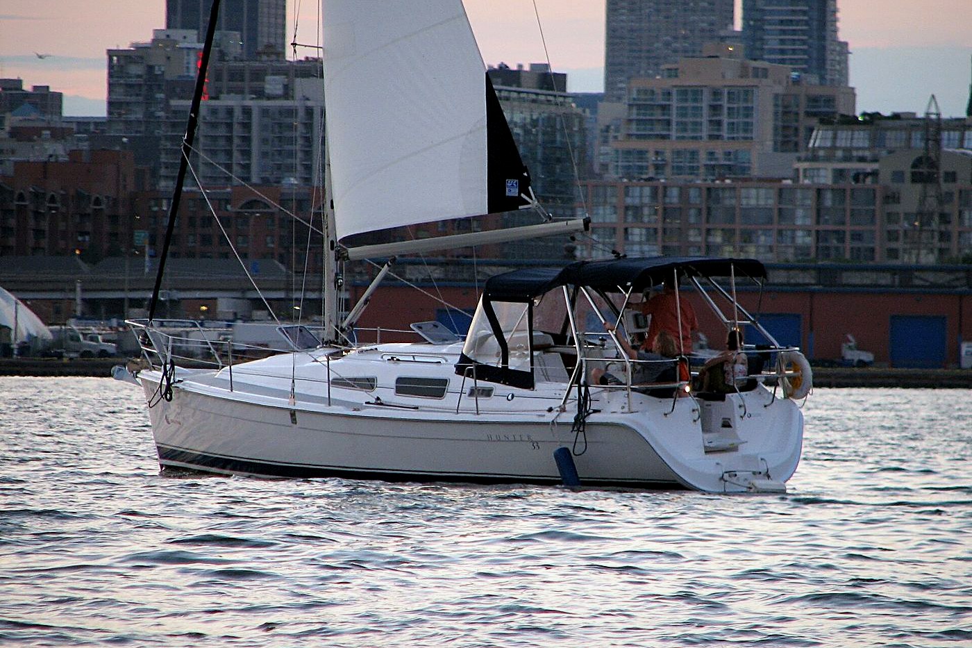 Hunter 33