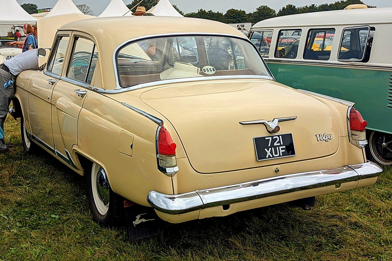 GAZ Volga M21