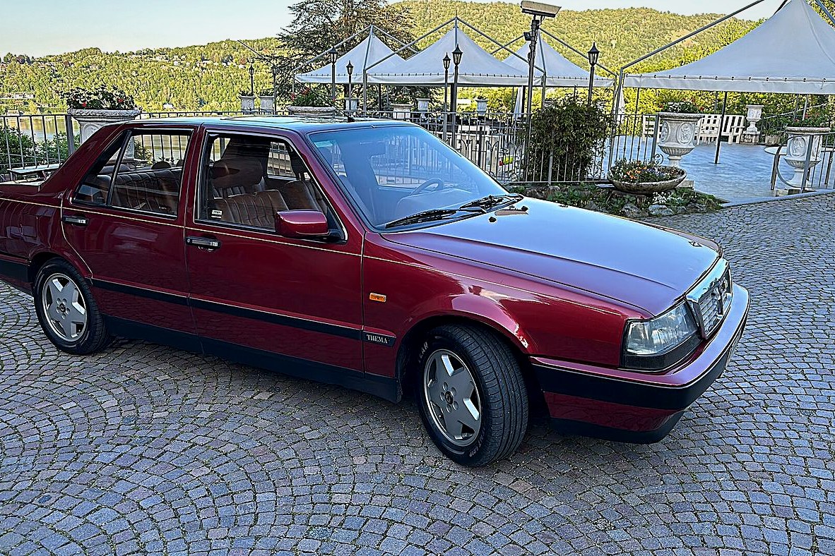 Lancia Thema 8.32