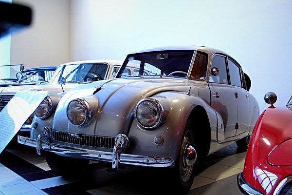 Tatra 87