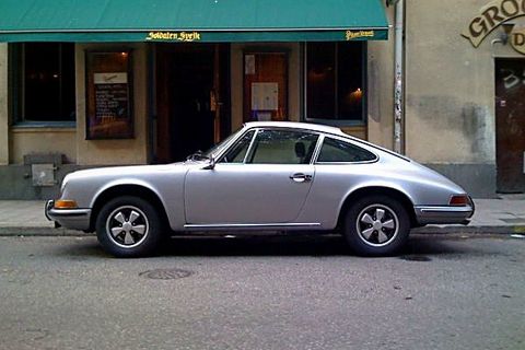 912