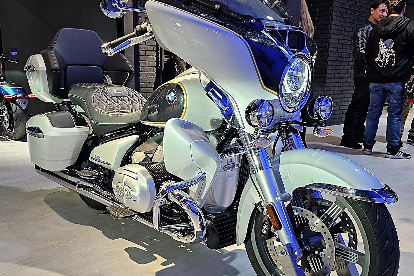 BMW R18