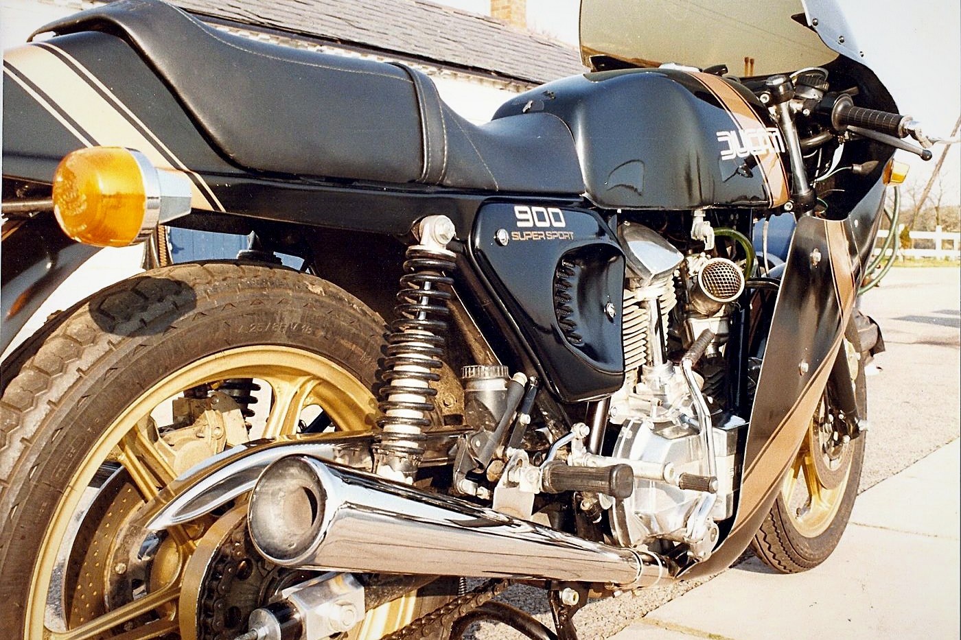 Ducati 900SS