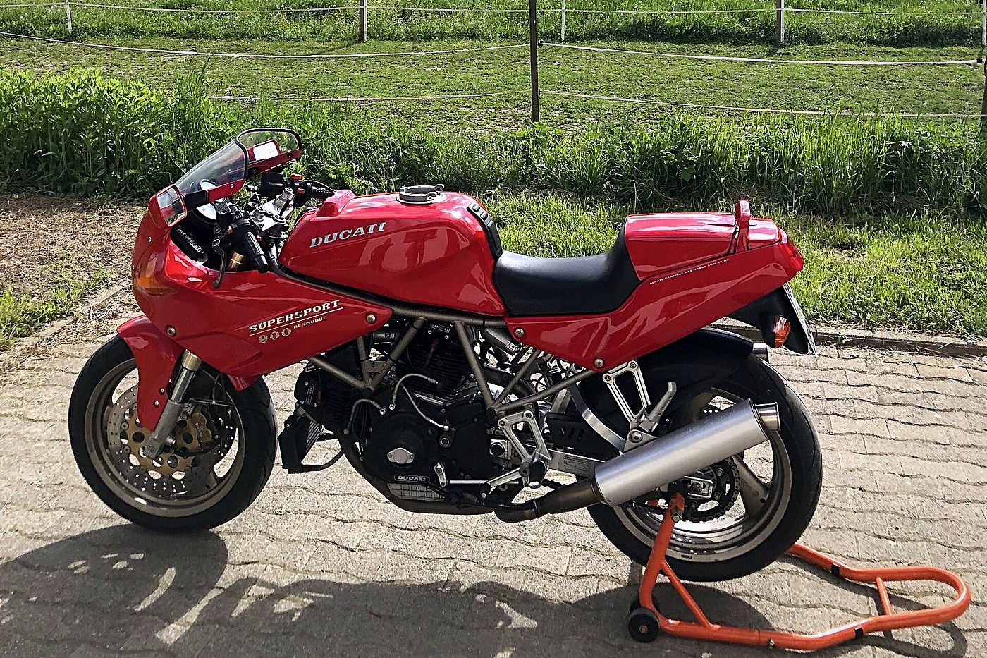 Ducati SuperSport 900SS