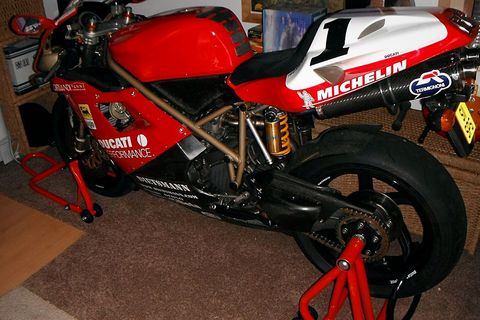 916