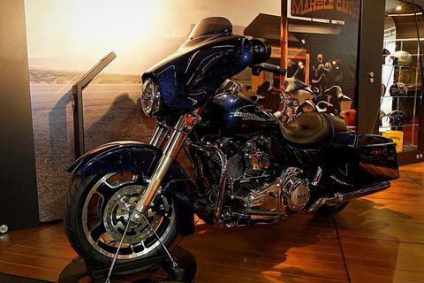 Street Glide (FLHX)