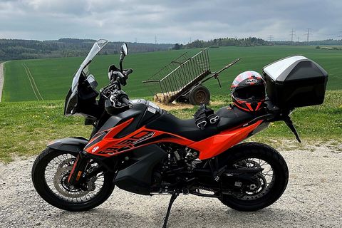 890 Adventure