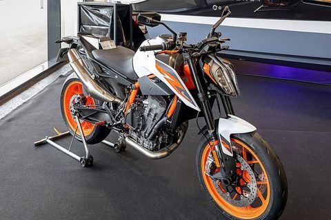 890 Duke R