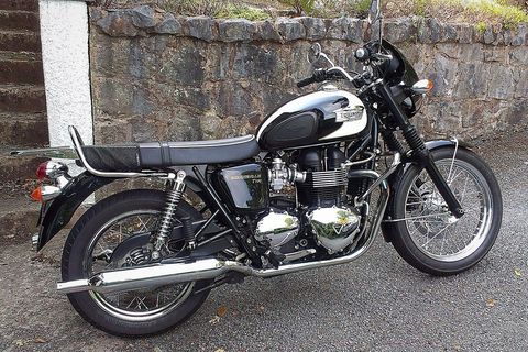 Bonneville T100