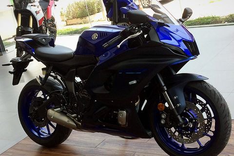 YZF-R7